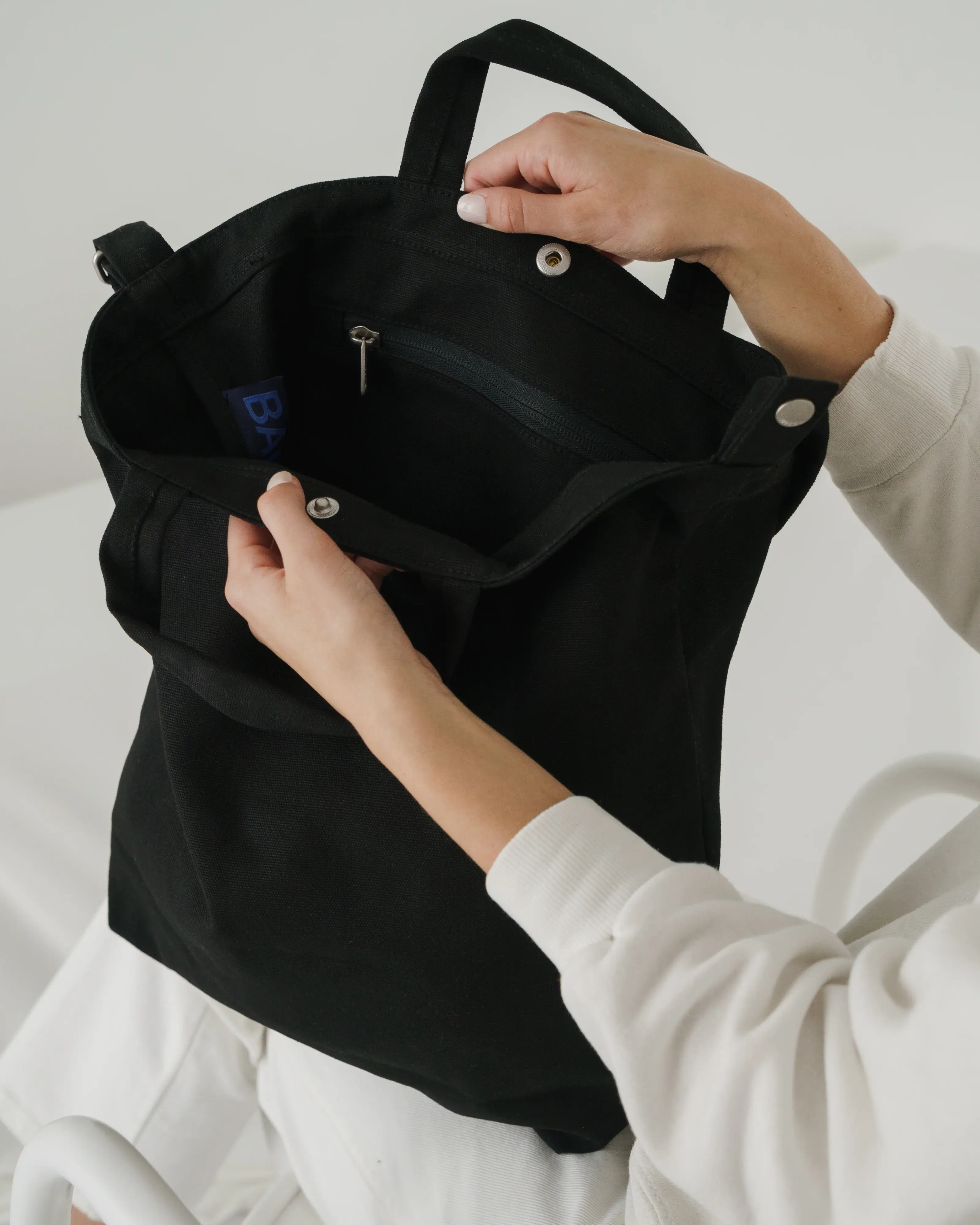 Duck Bag Black - Image 4
